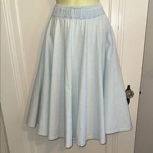 Vtg 80s V-8 Group light blue‎ wash knee length full skirt with elastic waistband